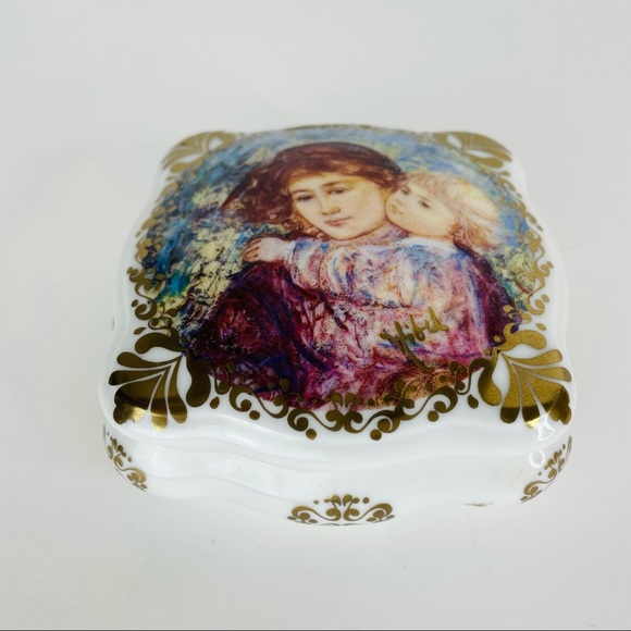Limoges Porcelain Collector Trinket Box - Picture 3 of 9